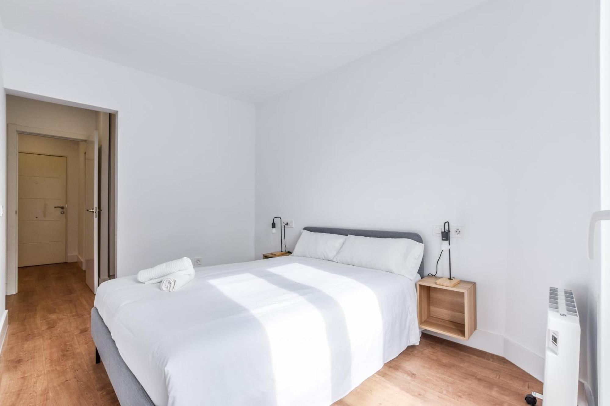 Apartamentos Reformados En Metro Pacifico Alquiler Temporal Madrid Ngoại thất bức ảnh