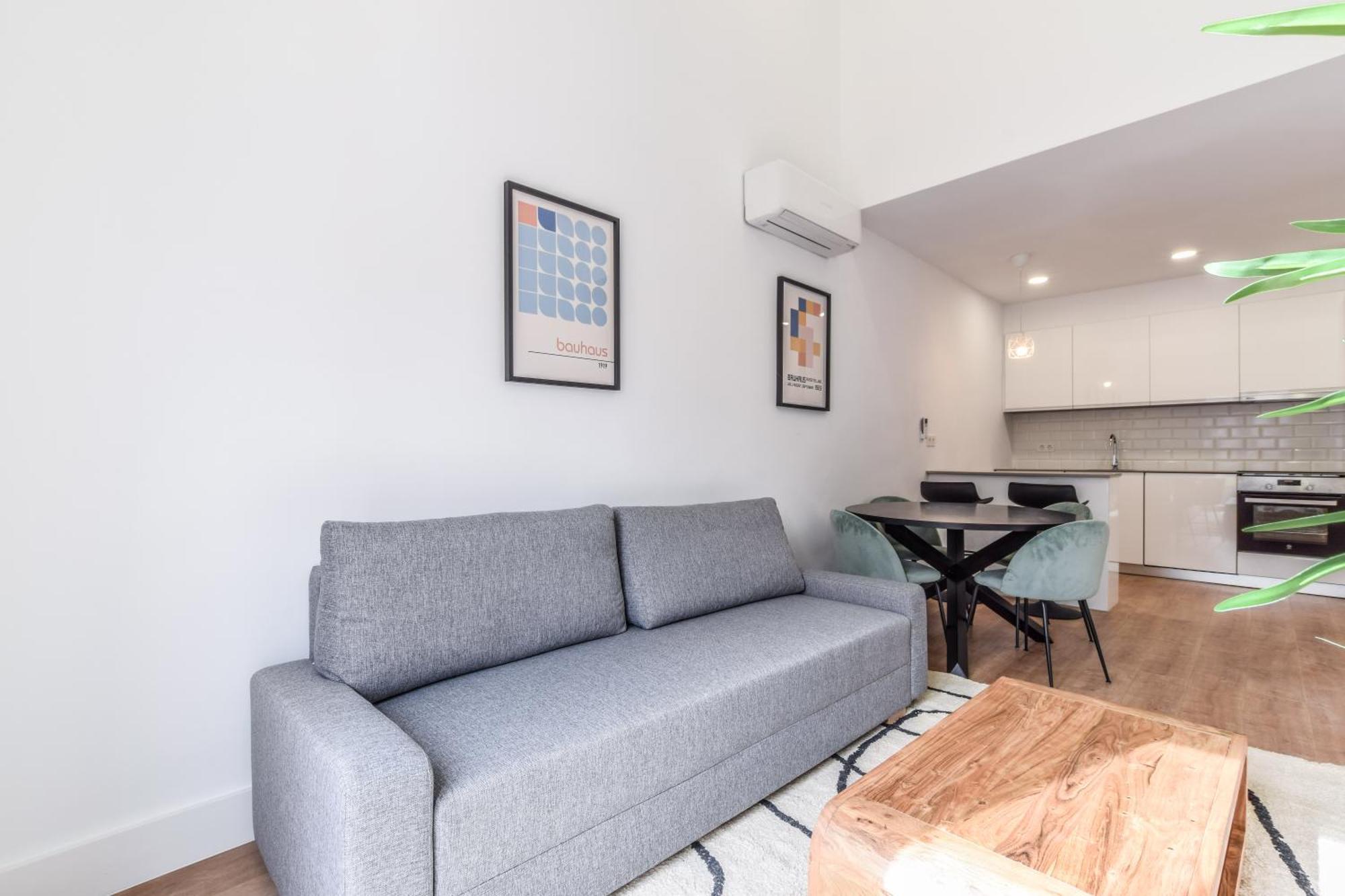 Apartamentos Reformados En Metro Pacifico Alquiler Temporal Madrid Ngoại thất bức ảnh