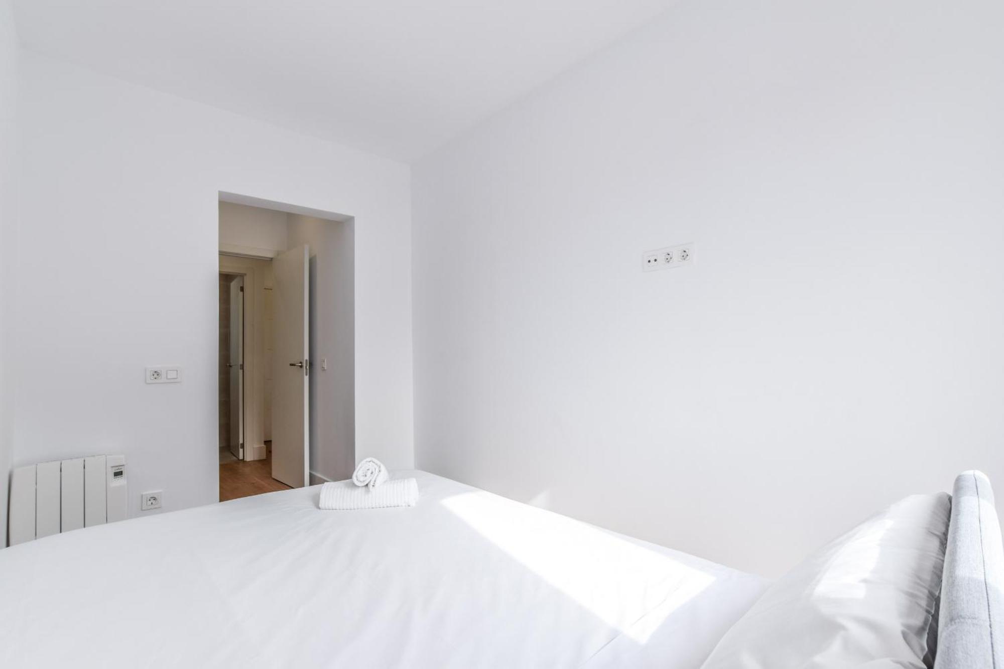 Apartamentos Reformados En Metro Pacifico Alquiler Temporal Madrid Ngoại thất bức ảnh