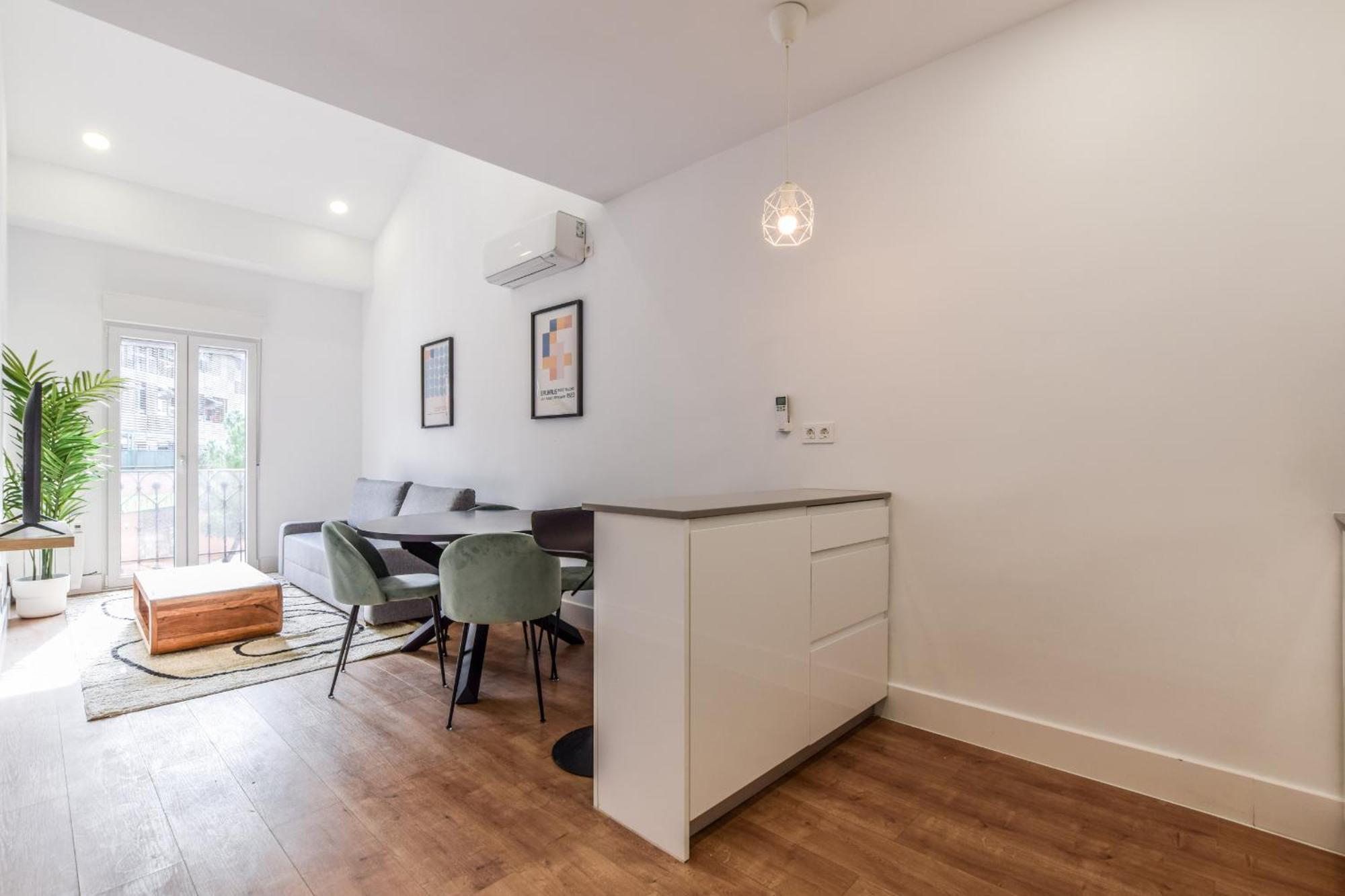 Apartamentos Reformados En Metro Pacifico Alquiler Temporal Madrid Ngoại thất bức ảnh