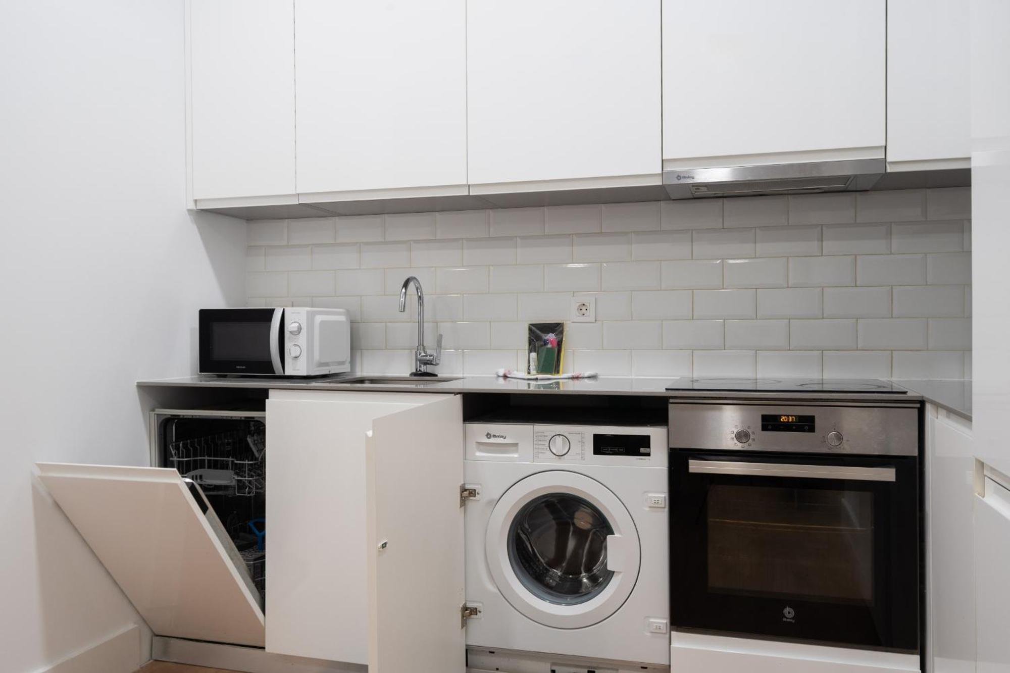 Apartamentos Reformados En Metro Pacifico Alquiler Temporal Madrid Ngoại thất bức ảnh